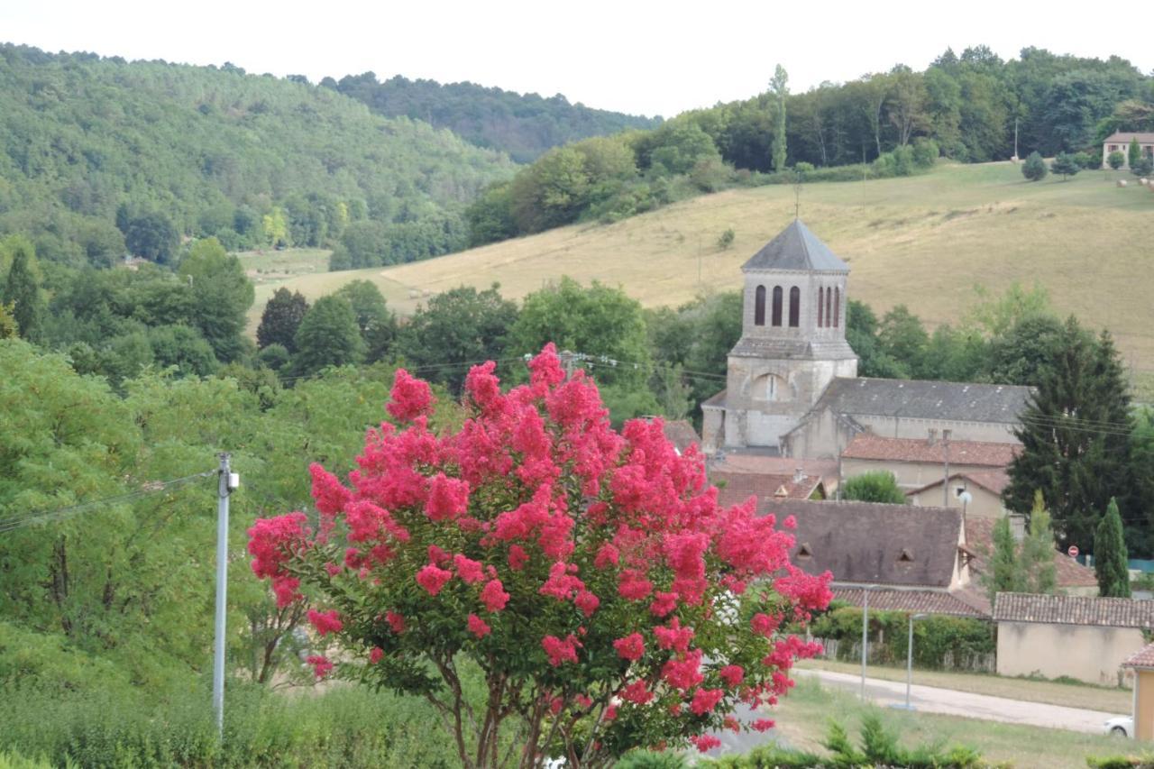 Le Jardin Des Paons Bed & Breakfast Issac Dış mekan fotoğraf